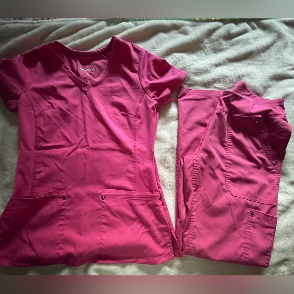 Healing Hands Women's Scrub Set in Pink